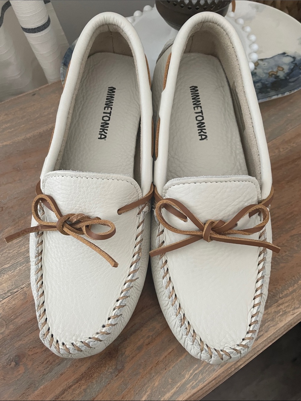 Minnetonka Cream Leather Moccasin Loafers with Brown Laces NWOT
